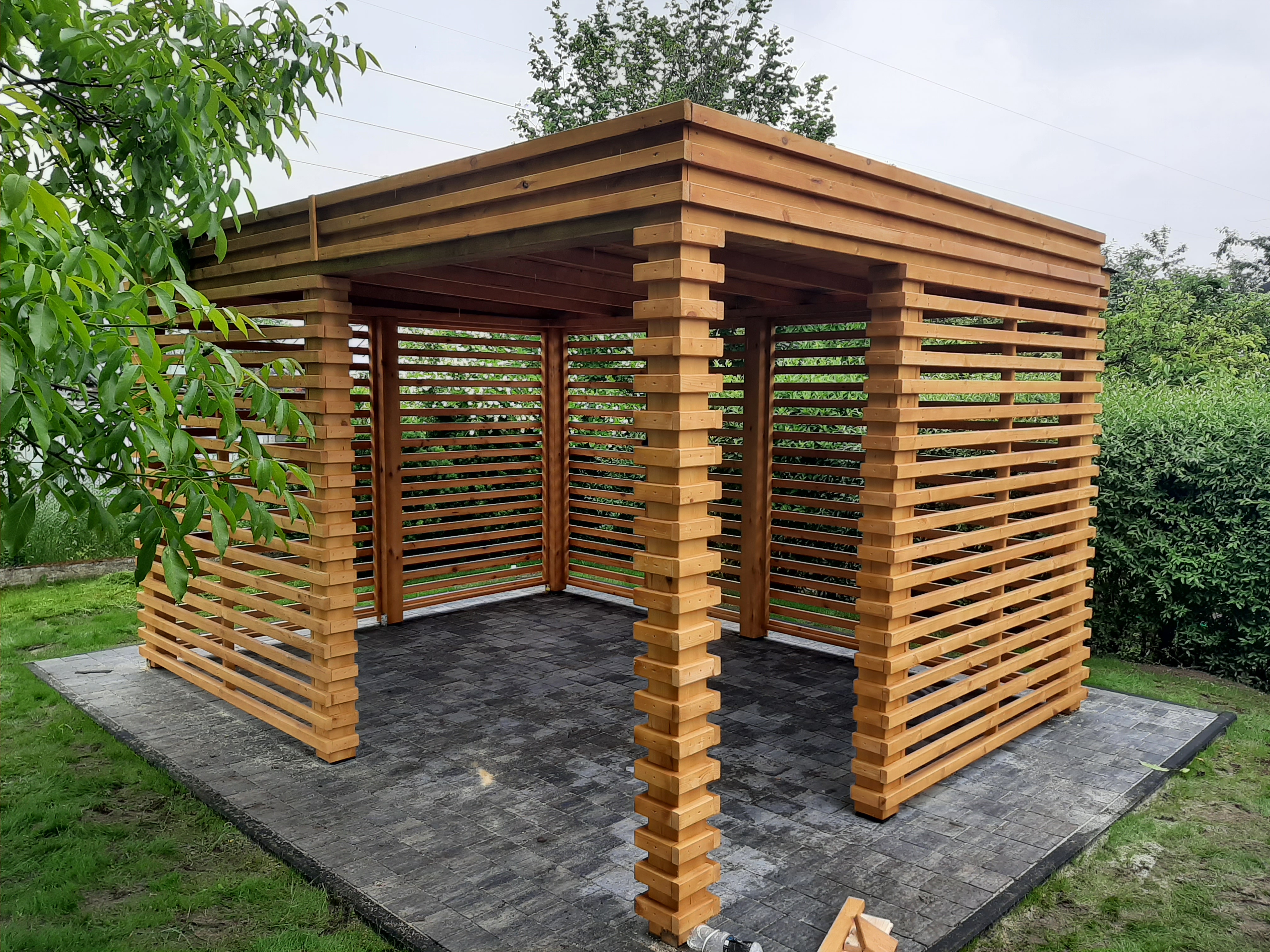 Altana sewilla z dwoma wejściami