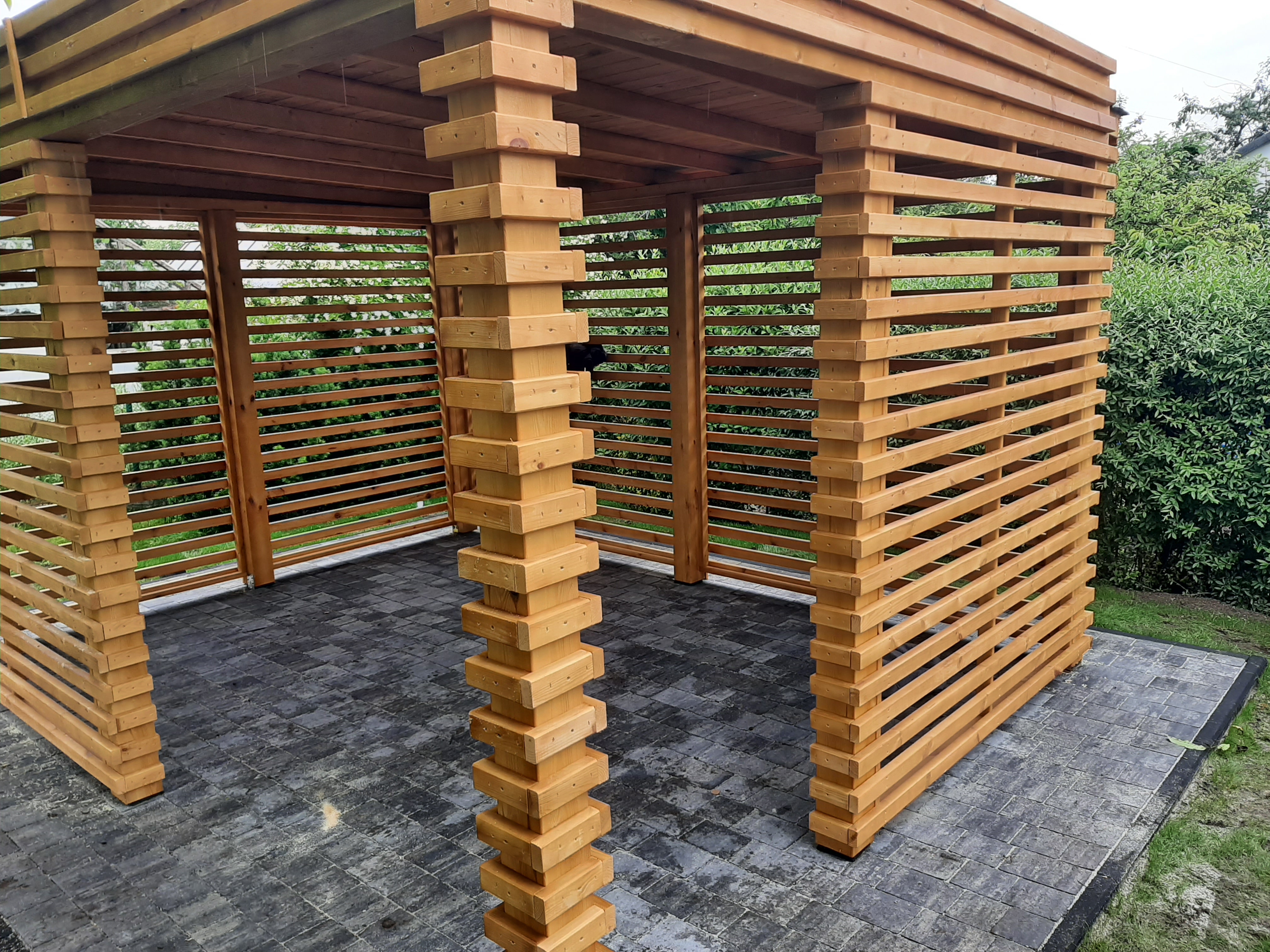 Altana sewilla z dwoma wejściami